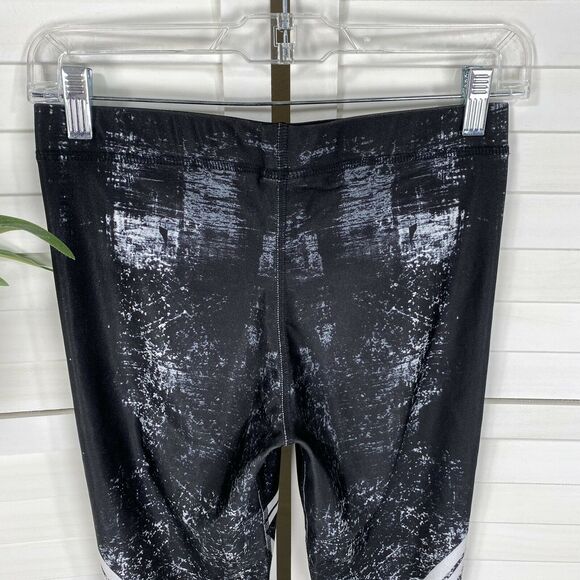Terez for Soul Cycle Capri Leggings Black‎ White Wheels Athleisure Size M - Picture 5 of 9